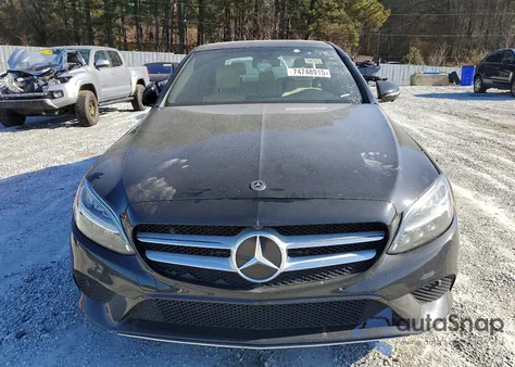 2021 Mercedes-Benz C 300 z USA, uszkodzony, nr VIN W1KWF8DB8MR652486